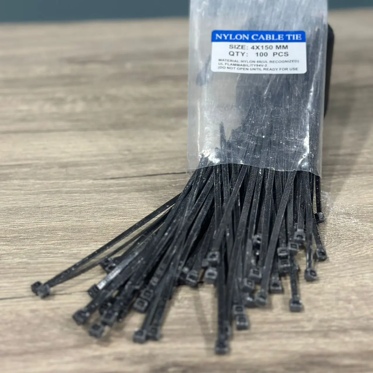 ATTACHE EN PLASTIQUE CABLE TIE LOCAL SIZE 4mm X 150mm NOIR 1PCS